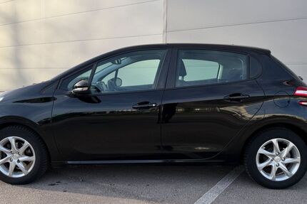 Peugeot 208 108.000 km 4.600 &euro; Rastatt 76437