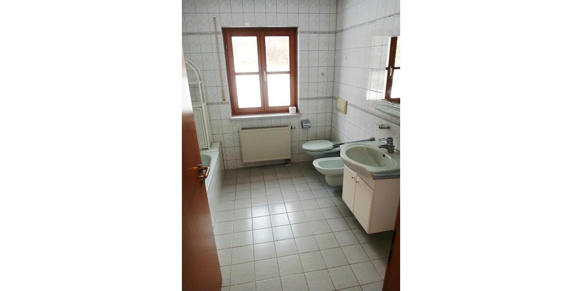 Erdgeschoßwohnung Cham - 4 Zimmer, 115 m&sup2;, 700&euro; | Angebot:24839725