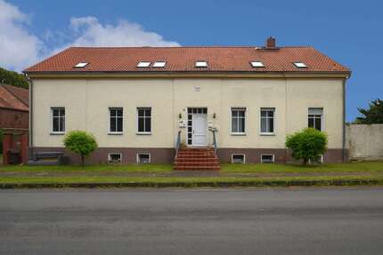 Haus zum Kaufen in Nennhausen OT Damme 290.000 € 285 m² 23 zimmer