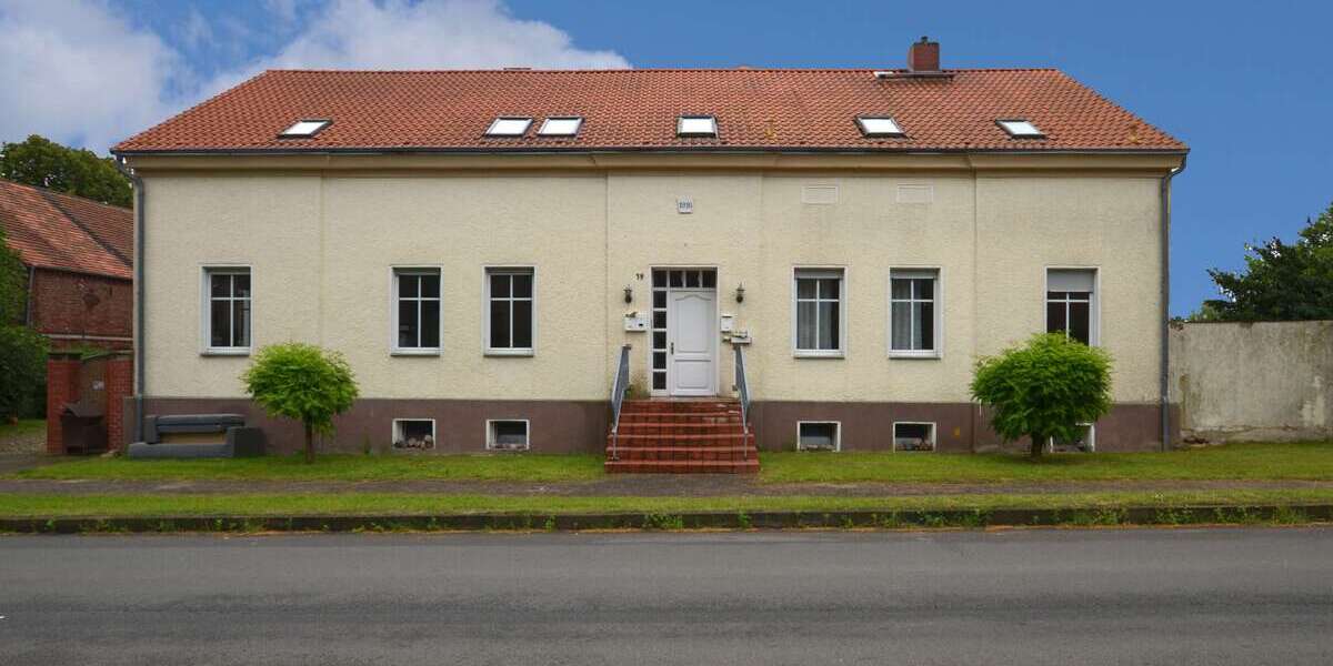 Haus zum Kaufen in Nennhausen OT Damme 290.000 € 285 m² 23 zimmer