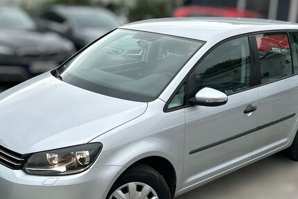 VW Touran 180.000 km 8.100 € Frankfurt am Main 60594