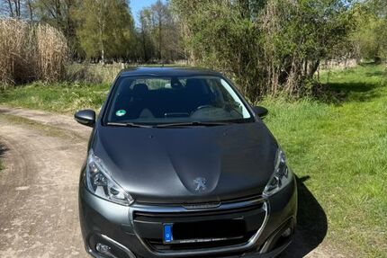 Peugeot 208 131.700 km 4.999 &euro; Hennigsdorf 16761