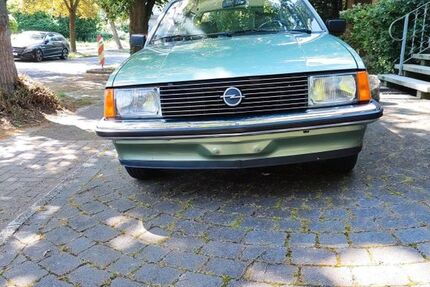 Opel Rekord 90.000 km 6.990 &euro; Kamen 59174