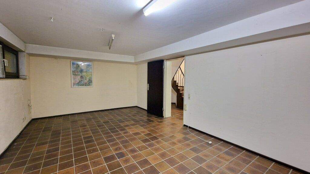 Großes, modernisierungsbedürftiges Einfamilienhaus mit 5 Schlafzimmern und drei Bädern in Richterich 7 zimmer