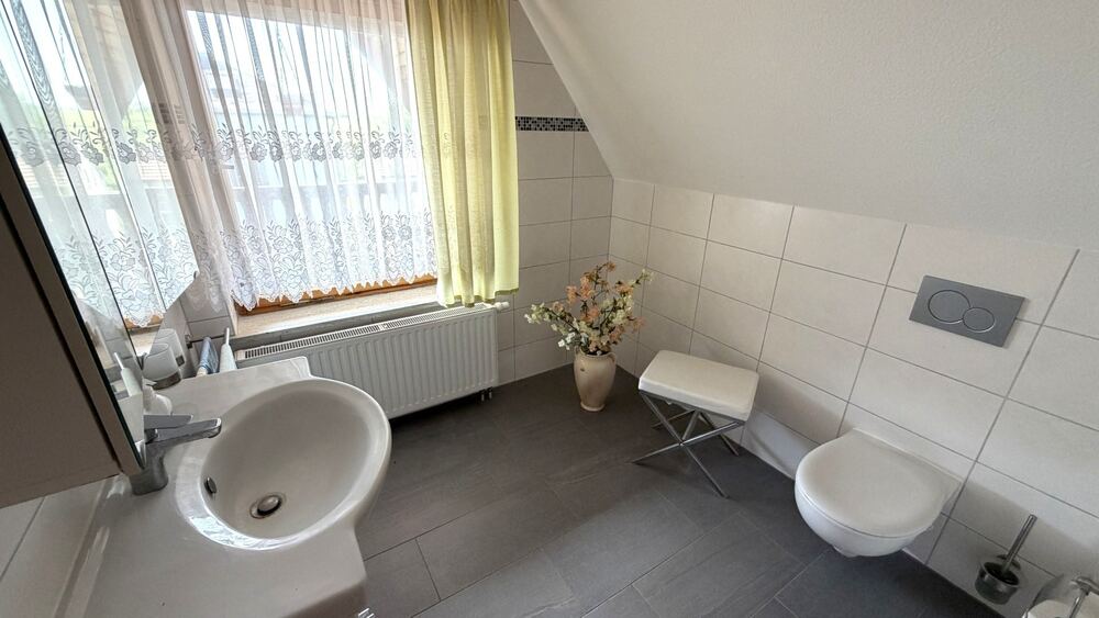 Einfamilienhaus mit großem Grundstück und vielseitigem Nebengebäude in ruhiger Lage - Einfamilienhaus Königshain-Wiederau Wiederau | Angebot:27034224
