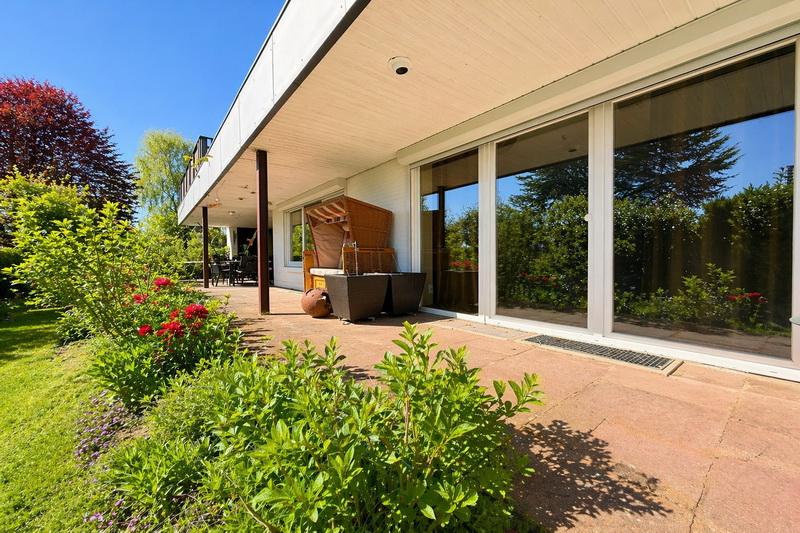 *** Hier läßt es sich leben *** Großzügiges Architektenhaus in begehrte, ruhiger TOP-Lage, mit Einliegerwohnung. - Zweifamilienhaus Henstedt-Ulzburg Ulzburg | Angebot:26382175