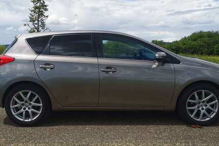 Toyota Auris 100.000 km 10.999 &euro; Bad Bergzabern 76887
