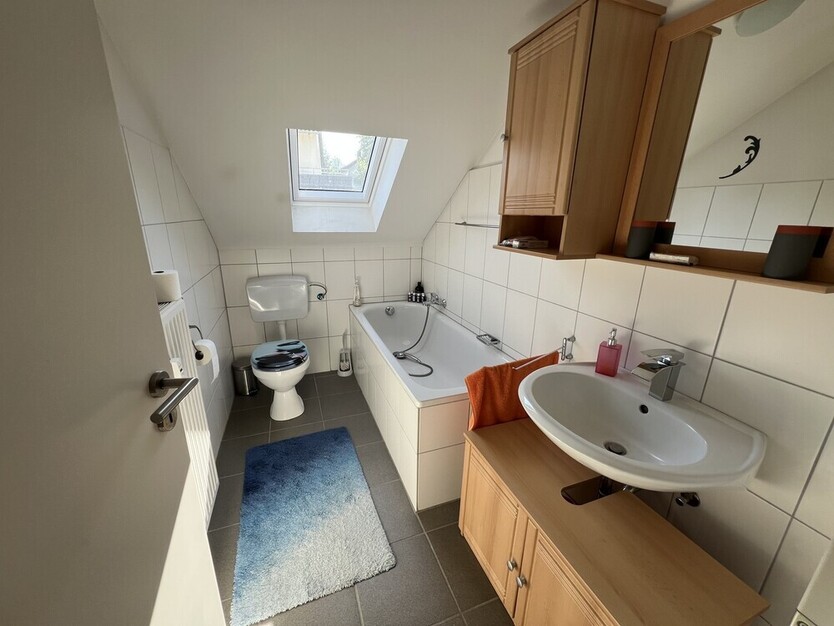Moderne Dachgeschoßwohnung in ruhiger Lage