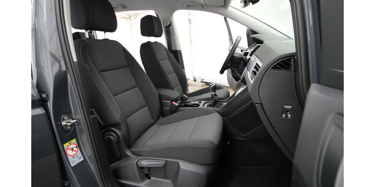 VW Touran TSI Comfortline 7-SITZ+NAVI+STANDHEIZUNG 16.192 km 30.700 &euro; Hagenow 19230