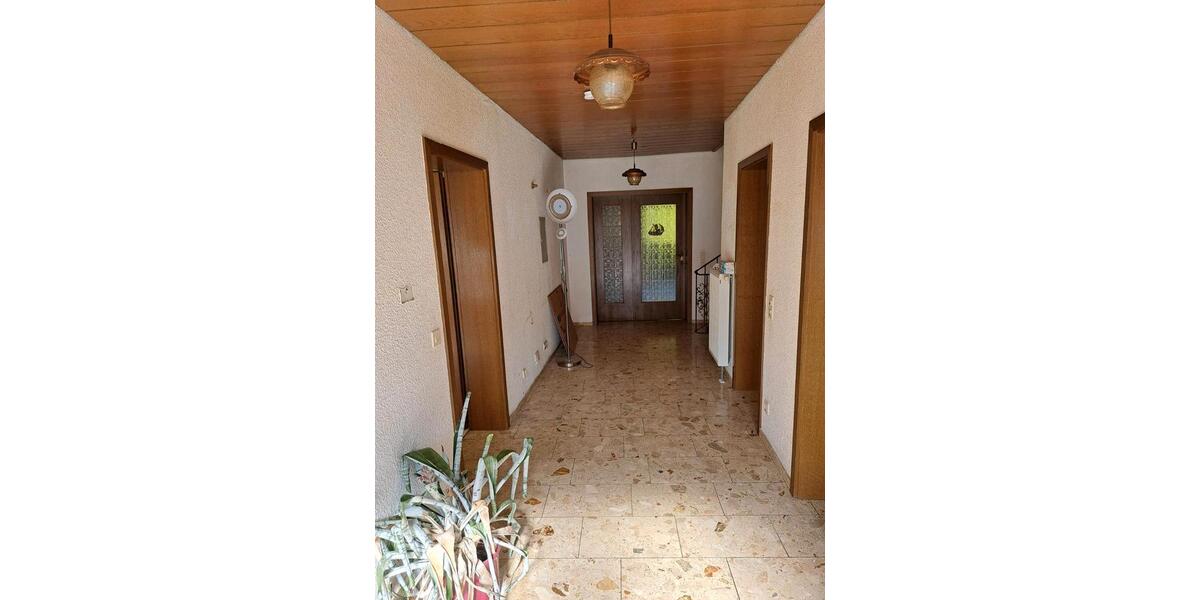 Reihenhaus Überherrn - 7 Zimmer, 204 m&sup2;, 300.000&euro; | Angebot:27208119