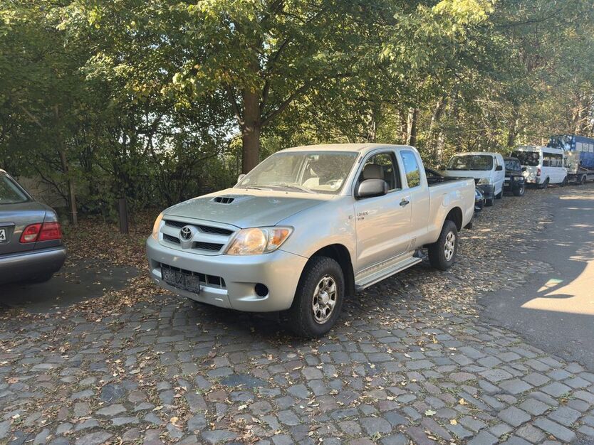 Toyota Hilux 241.100 km 6.600 € HAMBURG 22113
