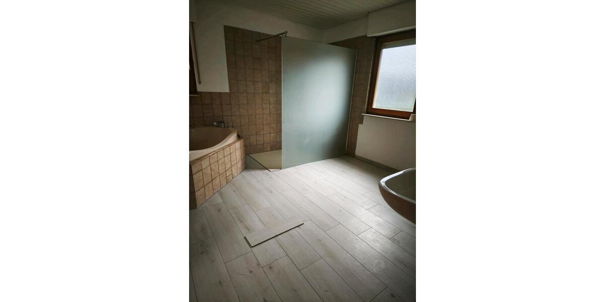 1 Familienhaus 6 zimmer