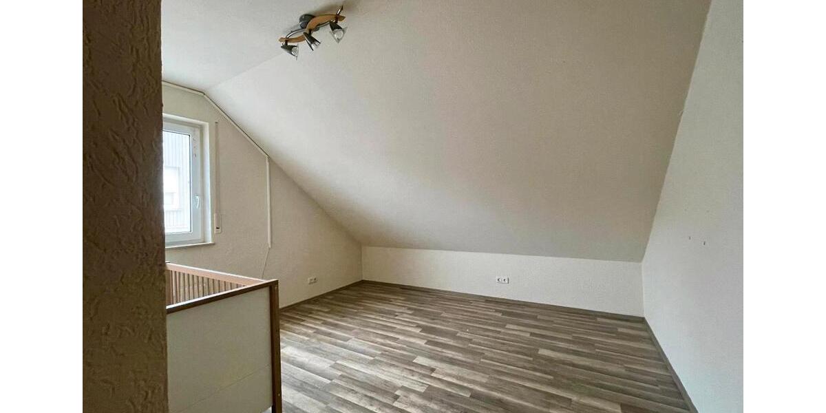 Dachgeschoßwohnung Forchheim - 3 Zimmer, 65 m&sup2;, 239.000&euro; | Angebot:25291790
