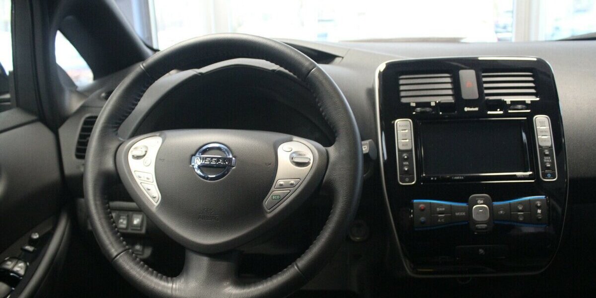 Nissan Leaf 30 kWh Tekna 360° 1.Hand 9.986 km 9.980 &euro; Euskirchen 53881