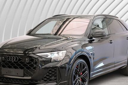 Audi RSQ8 2.000 km 147.990 &euro; Unterschleißheim 85716