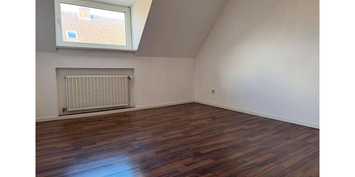 Dachgeschoßwohnung Duisburg Ruhrort - 4 Zimmer, 84 m&sup2;, 610&euro; | Angebot:26297455