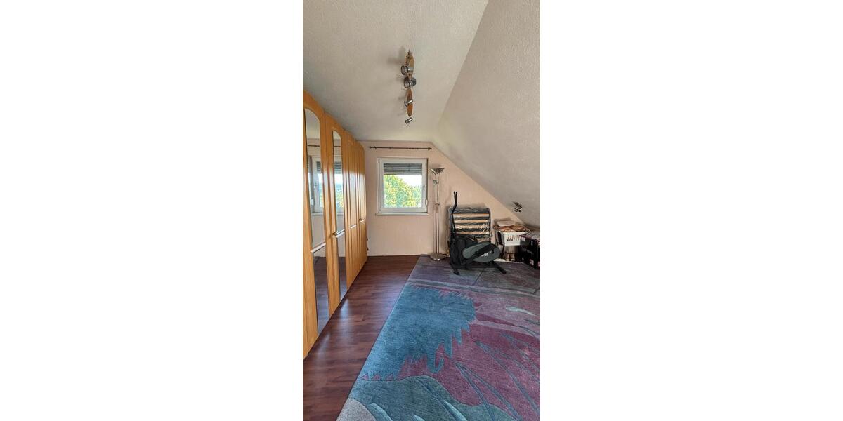 Einfamilienhaus mit Einliegerwohnung, Carport, PV, Wärmepumpe 6 zimmer