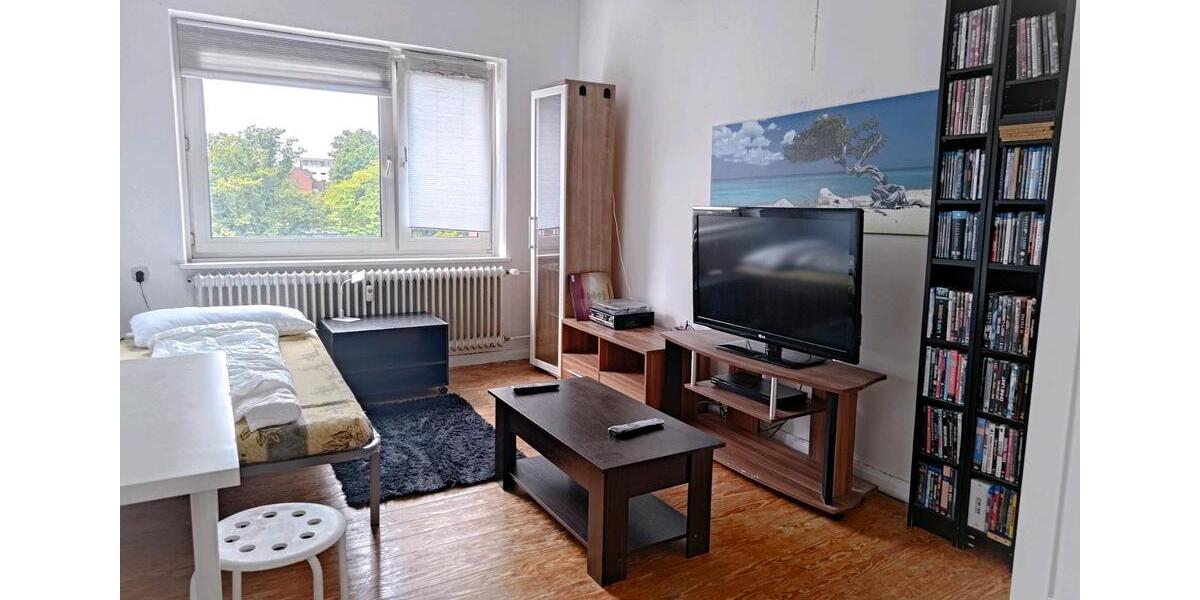 Zimmer mit Balkon in Wohnung zur Zwischenmiete zimmer