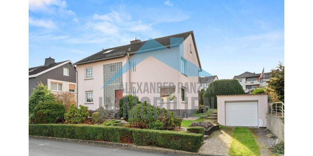 Großzügiges Zweifamilienhaus mit viel Platz in zentraler Lage von Lohfelden! 7 zimmer