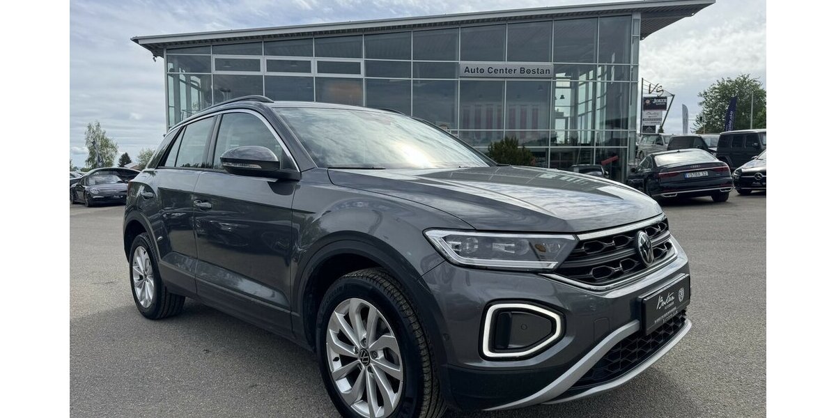 VW T-Roc 1.5 TSI LIFE DSG/NAVI/LED-PLUS/AHK/1.HAND 31.887 km 25.800 &euro; Villingen-Schwenningen 78054