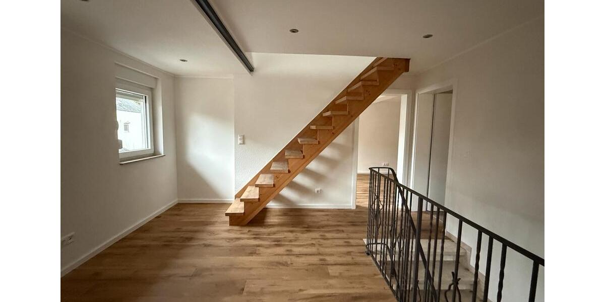 Kernsaniertes Einfamilienhaus zur Miete in Großen-Buseck 4.5 zimmer