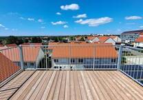 ERSTBEZUG MIT DACHTERRASSE 4 Zimmer, Gäste-WC & 2 Stellplätzen