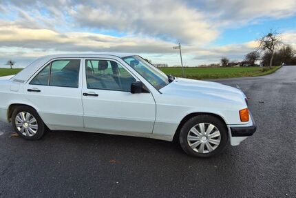 Mercedes-Benz 190 114.001 km 9.900 &euro; Soest 59494