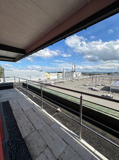Penthouse-Büro mit Dachterrasse, Flughafenblick, komplett möbliert, sofort frei zimmer