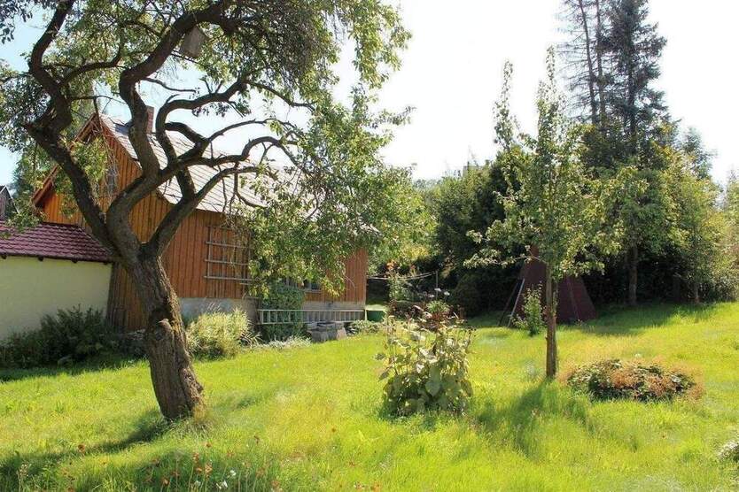 Großes EFH (oder Mehrfamilienhaus) in einem Ortsteil von Dipps!