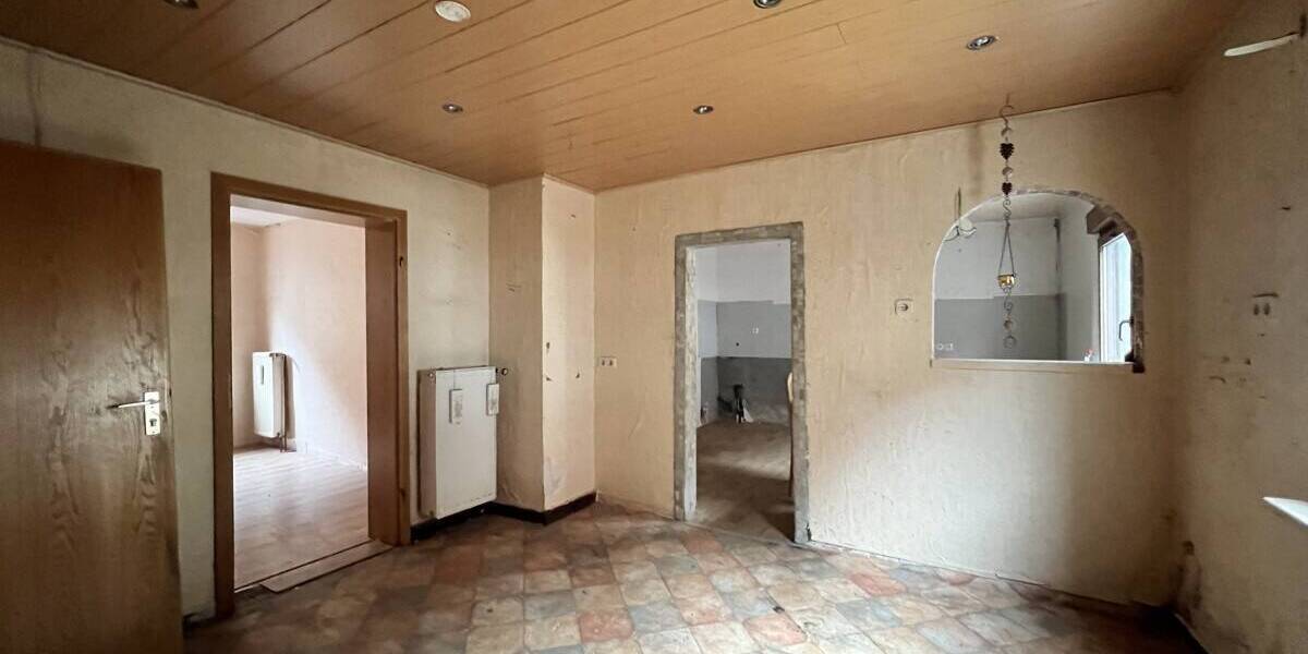 Mehrfamilienhaus, Wohnhaus Blieskastel / Niederwürzbach Niederwürzbach - 5 Zimmer, 100 m&sup2;, 69.000&euro; | Angebot:25984400