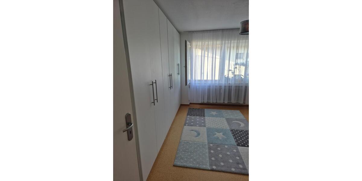 Etagenwohnung Vogt - 5 Zimmer, 120 m&sup2;, 1.050&euro; | Angebot:25421040