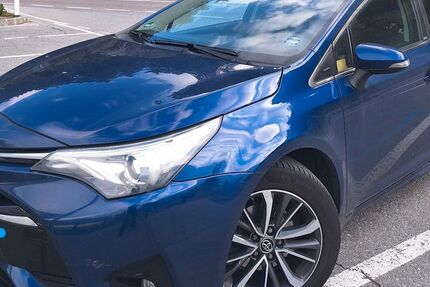 Toyota Avensis 80.000 km 14.400 € Urmitz 56220