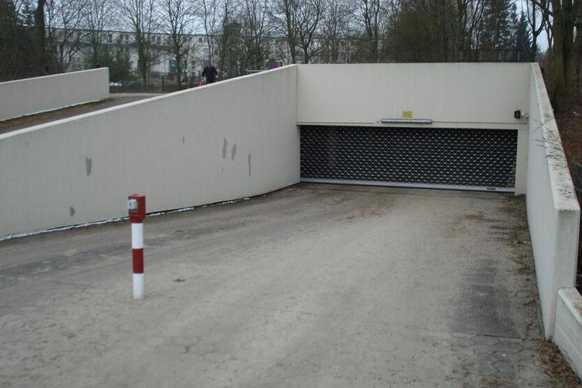 Ich biete von privat ein Stellplatz in Tiefgarage Korvettenstraße