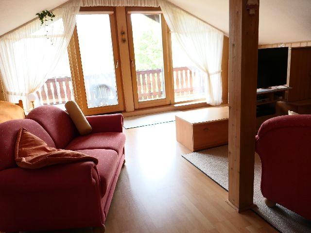 Sehr dörfliche 1993 neu erstellte 2-Zi-Maisonette-Wohnung mit Einbauküche, Loggia und Carport! 2 zimmer