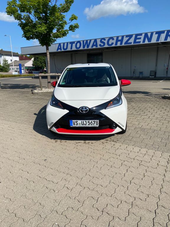 Toyota Aygo (X) 33.000 km 7.900 € Villingen-Schwenningen 78050