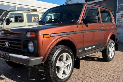 Lada Niva 19.800 km 16.999 &euro; Liebenau 31618