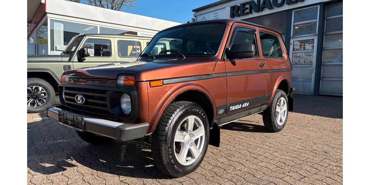 Lada Niva 19.800 km 16.999 &euro; Liebenau 31618
