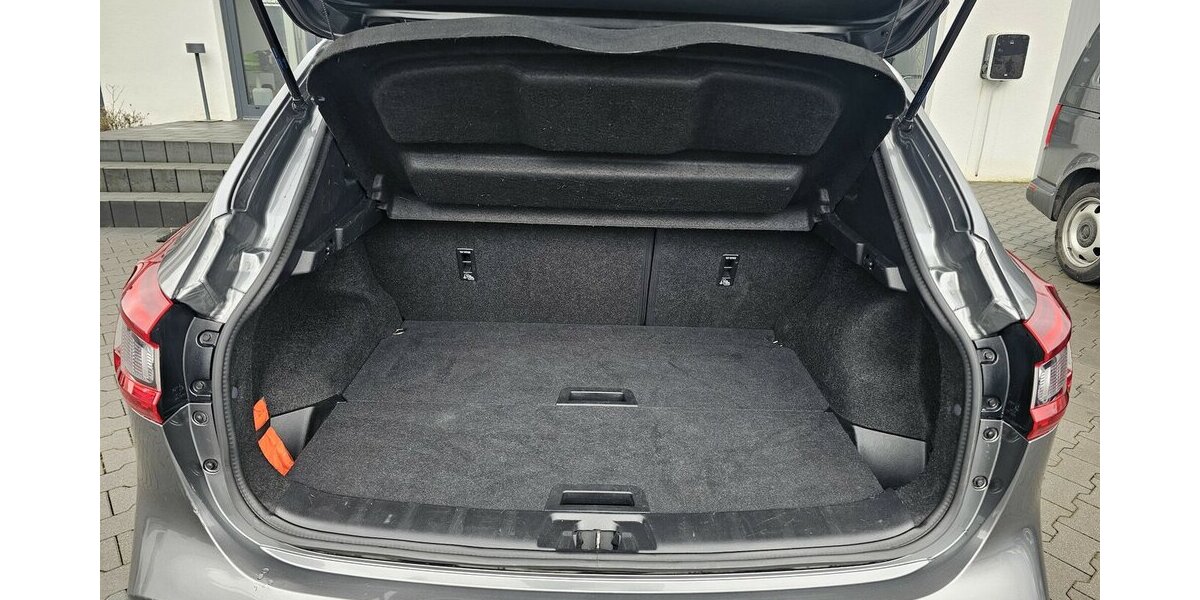 Nissan Qashqai N-Connecta NAVI PANO. Kamera 360° 129.421 km 11.990 &euro; Löhne 32584