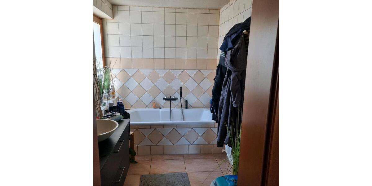 Etagenwohnung Erfurt Kühnhausen - 7 Zimmer, 130 m&sup2;, 1.600&euro; | Angebot:26396263