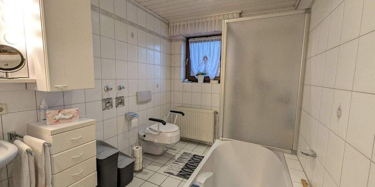 Mehrfamilienhaus, Wohnhaus Voerde - 8 Zimmer, 247 m&sup2;, 499.000&euro; | Angebot:24691287