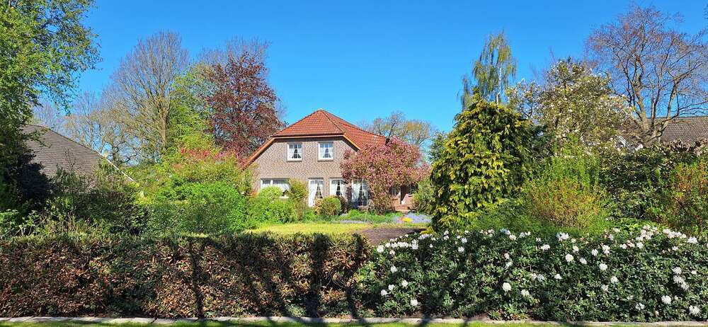 Einfamilienhaus Bunde - 7 Zimmer, 249 m&sup2;, 1.200&euro; | Angebot:26638217