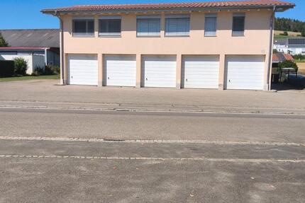 Freistehendes Gewerbegebäude mit 5 Garagen zimmer