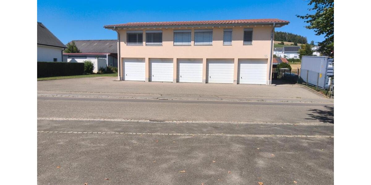 Freistehendes Gewerbegebäude mit 5 Garagen zimmer
