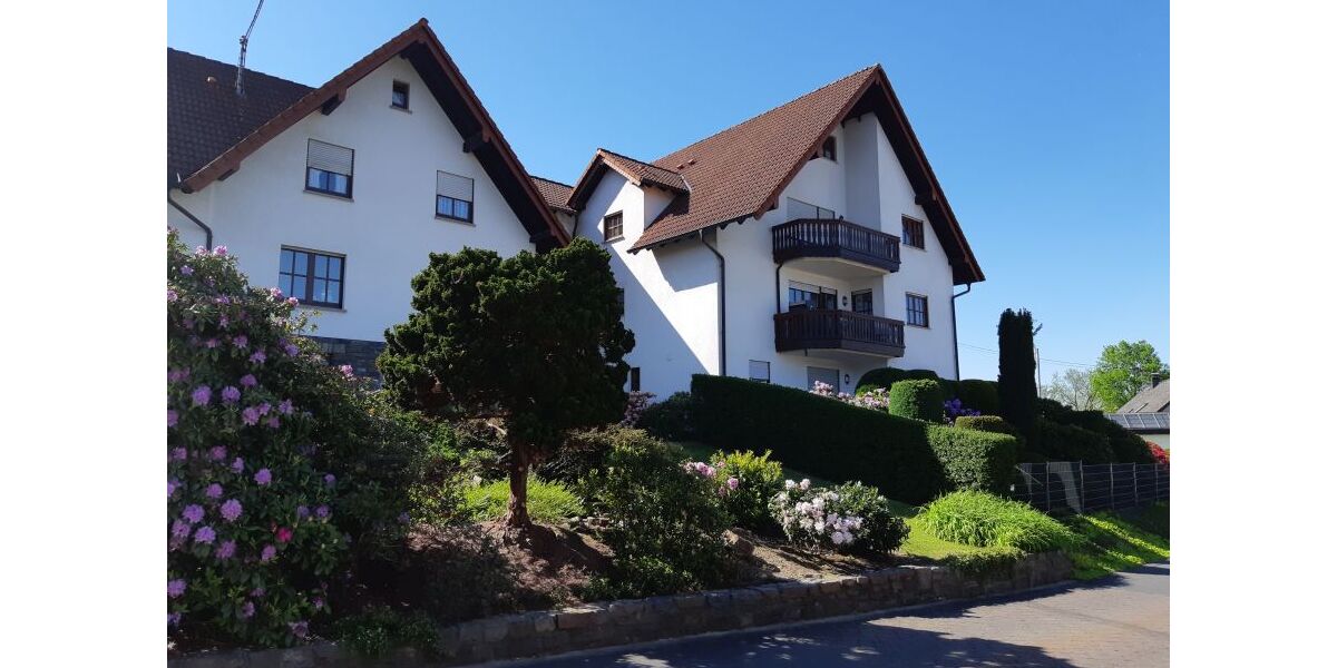 Wohntraum im Grünen: Attraktive, helle 2-Zimmer-EG-Wohnung mit Terrasse, modernisiert & renoviert auf parkähnlichem Areal, Raubach - 2- Raubach | Angebot:24576305