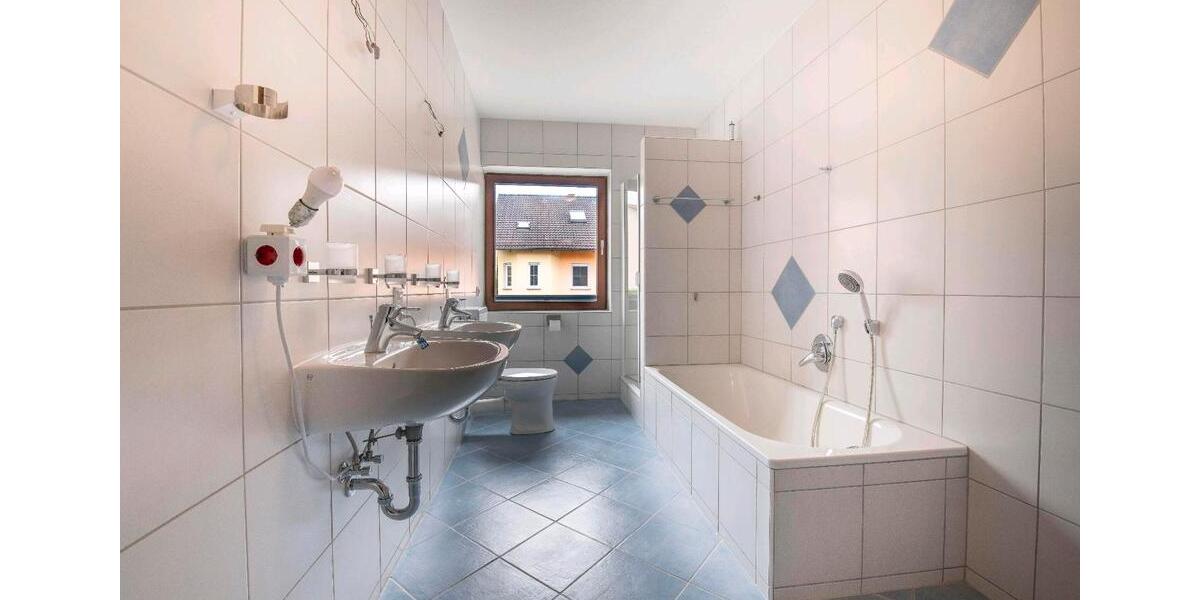 Doppelhaushälfte Röttingen - 7 Zimmer, 230 m&sup2;, 448.000&euro; | Angebot:26765969