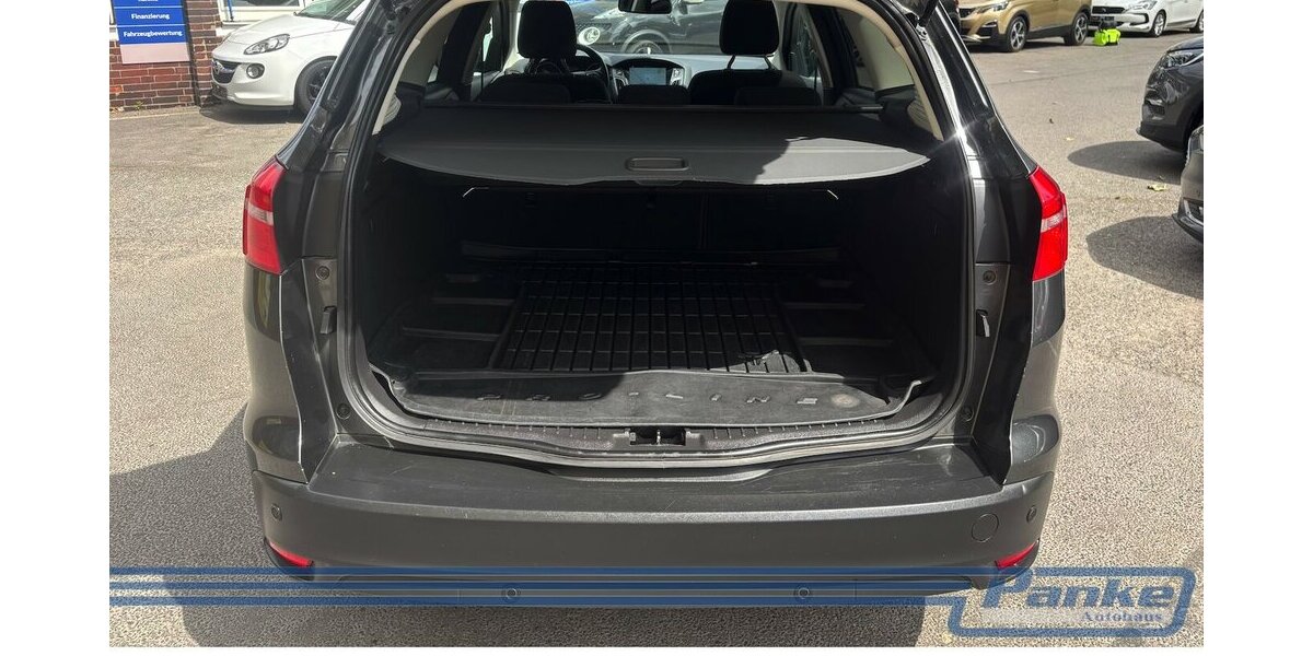 Ford Focus Business*Automatik*Tempo*Navi*SHZ*LED-T* 87.794 km 10.890 &euro; Berlin 13187