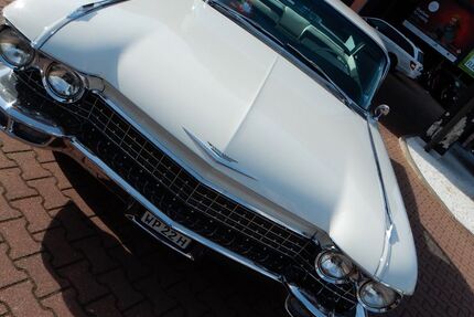 Cadillac Deville 99.999 km 46.664 &euro; Leipzig 04289