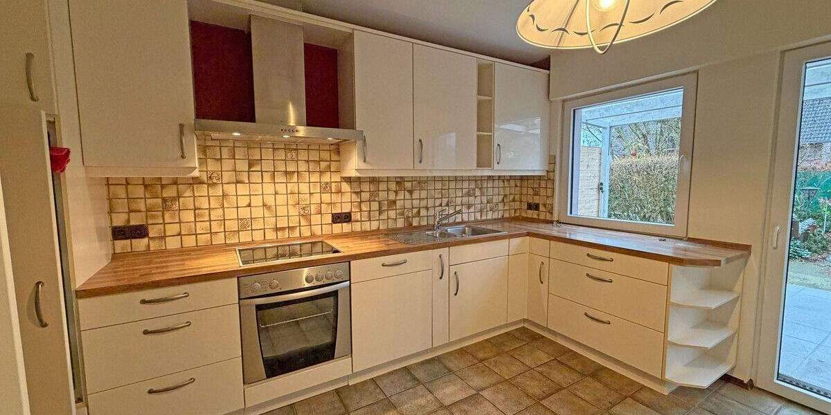 Doppelhaushälfte inklusive Nebengebäuden mit Gestaltungspotenzial in Alpen-Menzelen! 3 zimmer