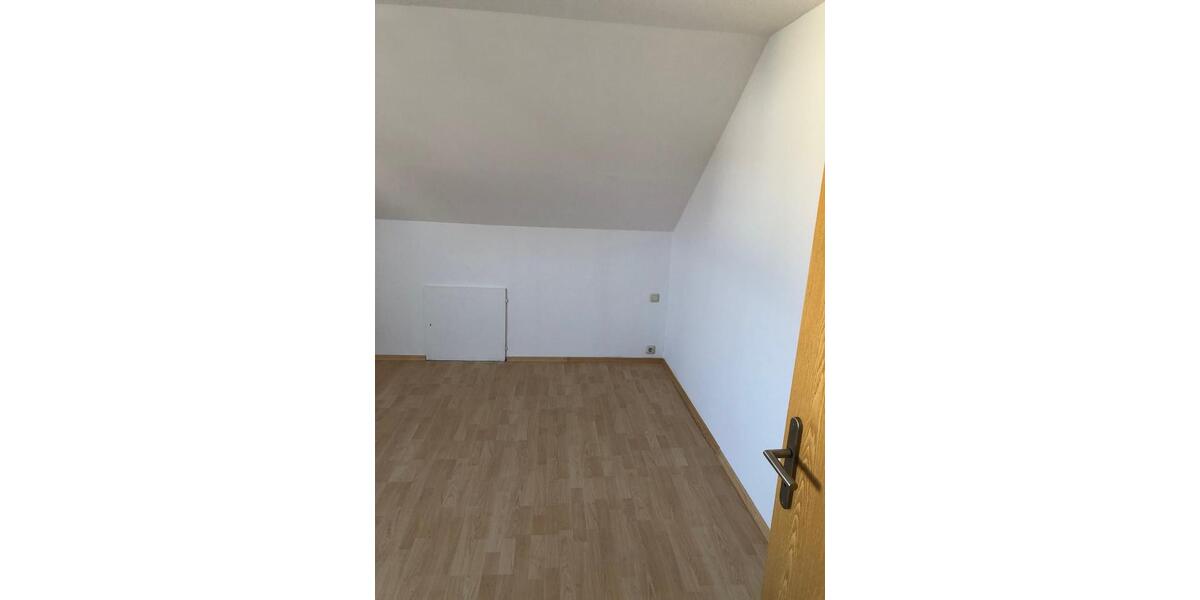 Dachgeschoßwohnung Langenzenn - 3 Zimmer, 77 m&sup2;, 740&euro; | Angebot:25368752