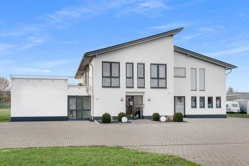 Büro in Winningen 1.985,34 € 120.92 m²